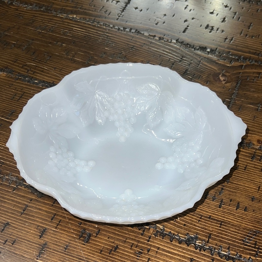 Elegant White Grape Design Bowl
